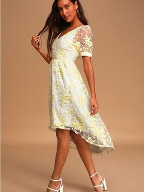 Lulu’s Be-My-Date Embroidered Floral High-Low Dress size Medium